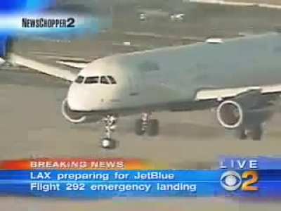 Amazing landing! Pilot manages to land plane without crashing after front wheels failed to work, saving hundreds of lives.