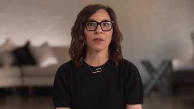 Twitter CEO Linda Yaccarino, wearing a "Free Speech" necklace, tries to bat for Elon by saying that advertisers conspired against Twitter and boycotted them 😂