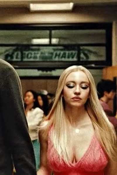 Sydney Sweeney&rsquo;s big heavy tits are unreal
