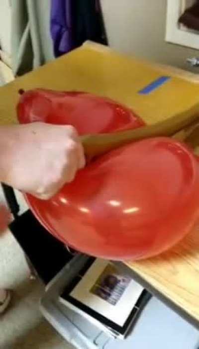 ඞ