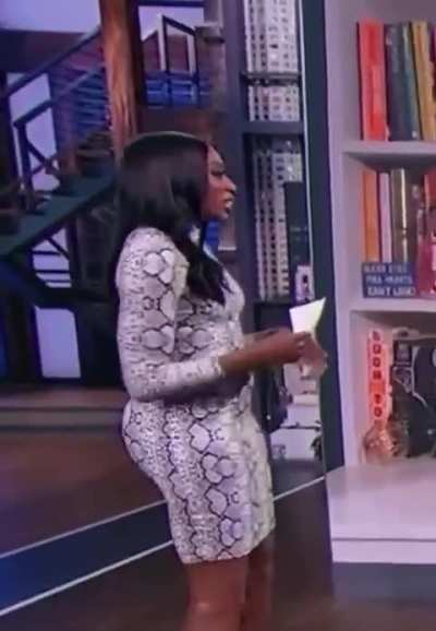 ESPN analyst and former WNBA player Chiney Ogwumike🔥🏀