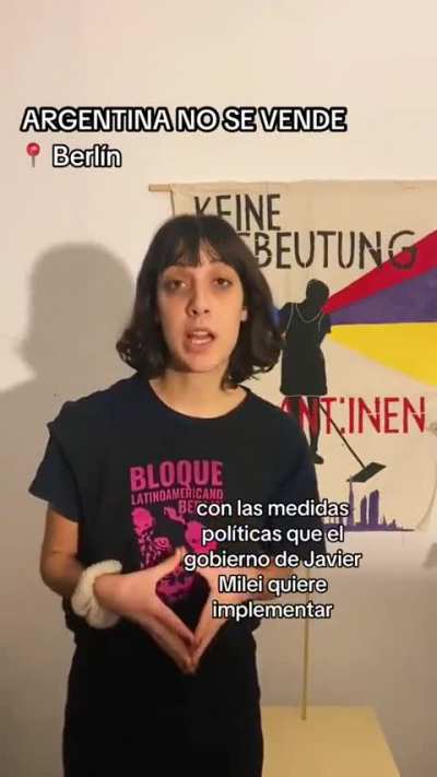 Flequillo llama a cacerolear desde Berlín
