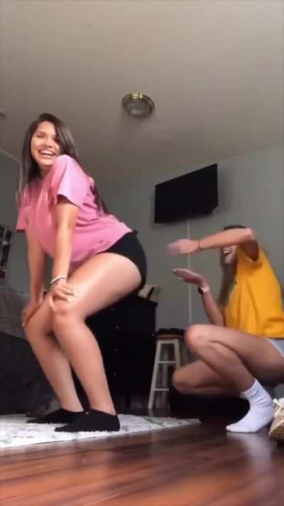 Hold Up Wait WHO&rsquo;s That stephy_a15 do the Twerk ?