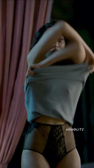 Sobhita Dhulipala Dress Remove | Night Manager 1