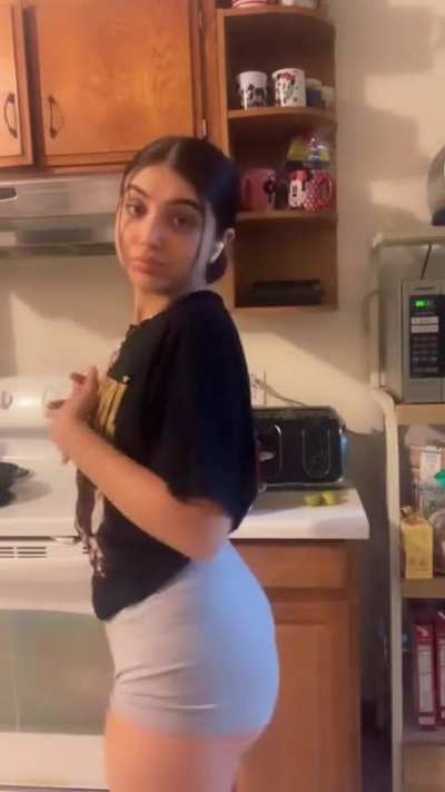 wouldn&rsquo;t take out my face from her fat ass😩