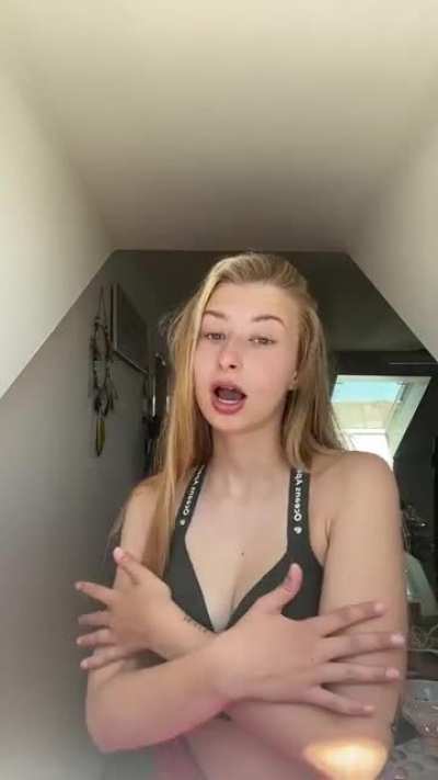Ich w&uuml;rde die so hart Ficken, die hat so geile Titten alter