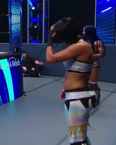 What&rsquo;s your favorite Bayley attire?