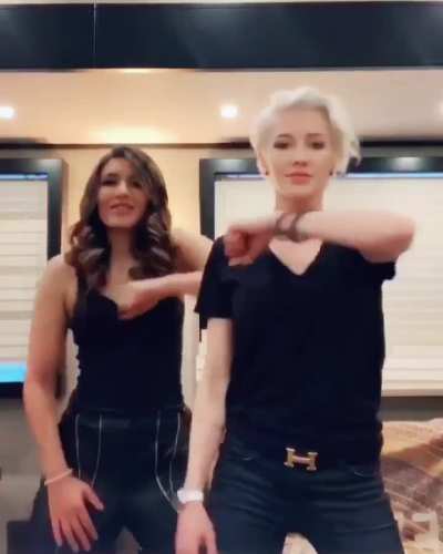 Juliana Harkavy &amp;amp; Katie Cassidy