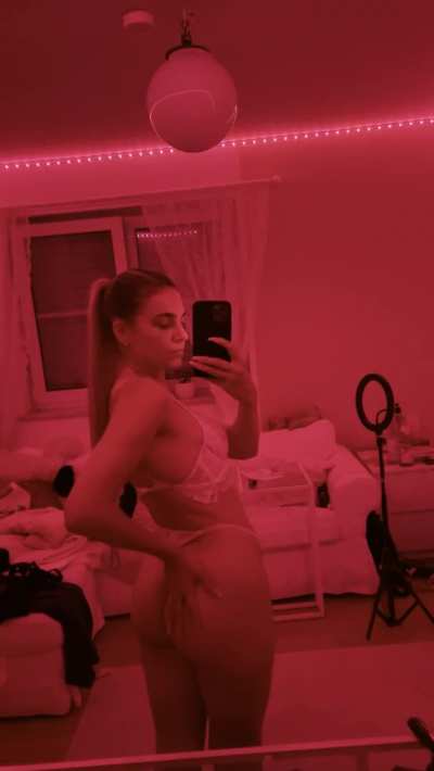 I had really a bad day :( if there is someone who would like to talk just hit me up 🥺