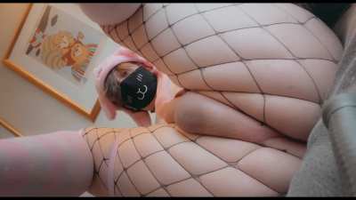 i just made a pornhub! be sure to check it out, ill be posting alot of longer vids on there + longer previews of my OF stuff!