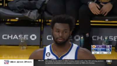 [Highlight] Andrew Wiggins gets the And-1 from 3 thanks to the screen from Looney