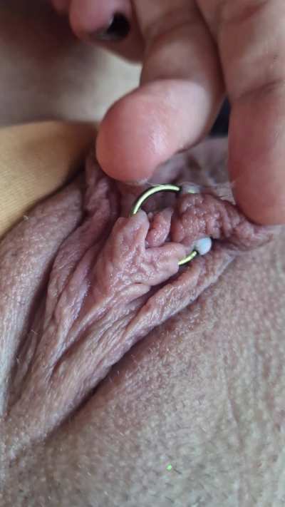 just sharing with alm the goods my pussy is sharing when I'm horny 🤭🤭
