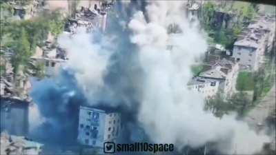 Ukrainian AASM-250 Hammer airstrike in Bakhmut. April 2024 (at 48.6014, 37.9735)