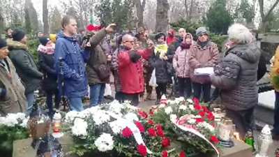 Tymczasem na grobie Dmowskiego