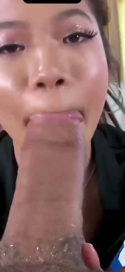 Mouth watering slut😊💦