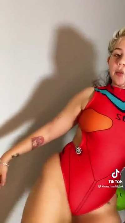 Not into cosplay girls, but damn she&rsquo;s hot 🥵 (20 yo)