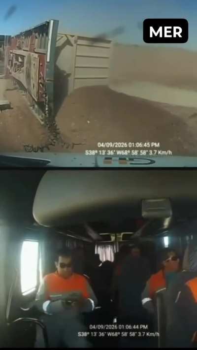 Volcó un camión cargado de arena en Ruta 7 y se salvaron gracias a la reacción del chofer del bondi