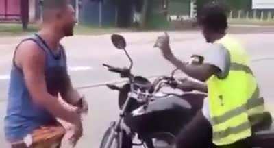 Ele ta atrasado po