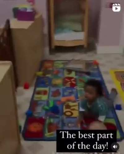 Woman recorded her son&rsquo;s pick up almost every day and this is his reaction every single time. for his 5th bday (yesterday)