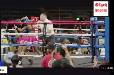 Kenzo B (blue) vs Omeretta (red) boxing match 😭😭😭