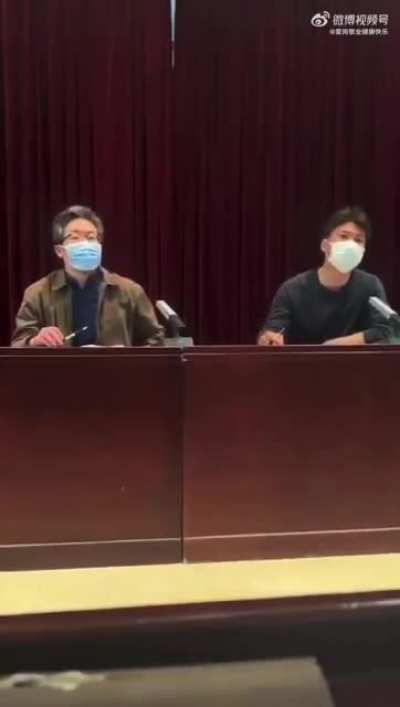 "叫你回家就回家，都不知道自个儿他妈姓什么了？政府免费核酸还不知道感恩"