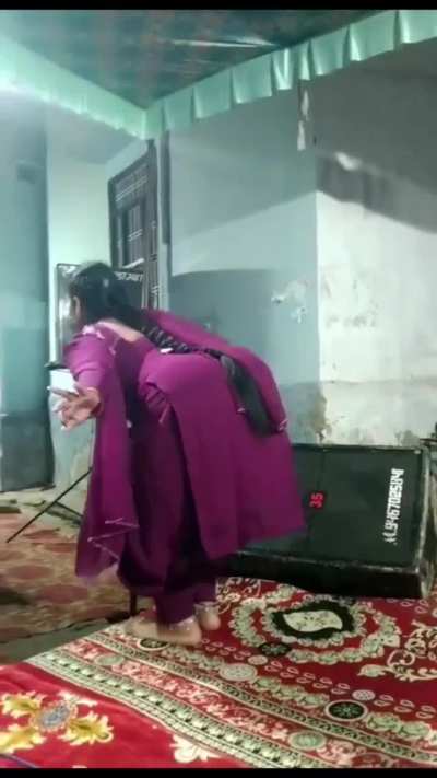 Bhabhi sex pose 