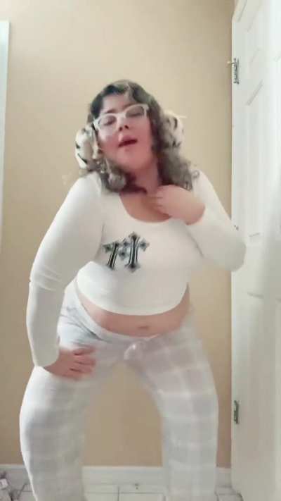 Random dance at night cringe