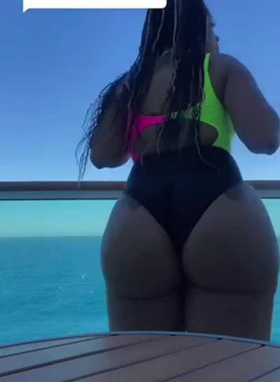 WOW 🤯&hellip; i did NOT expect that ass to move like that 😢😩😭🍑smh