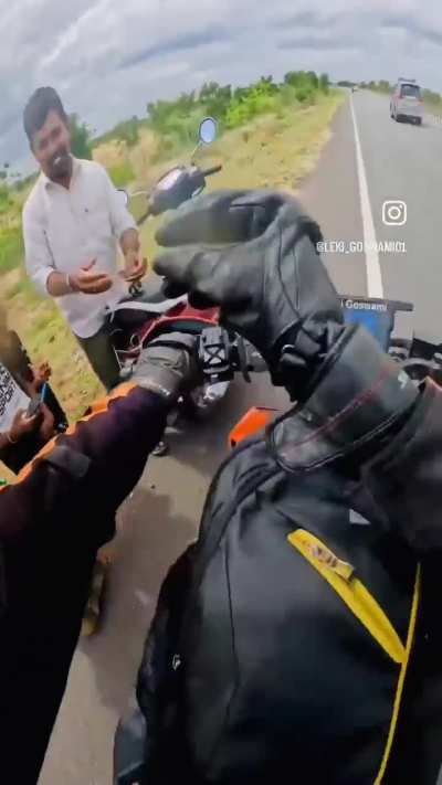 Bro helps the Family who was traveling on Scooter got fuel drained.