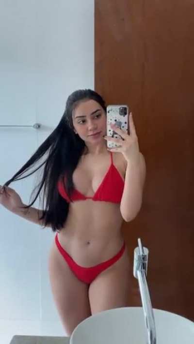 Tain&aacute; Costa (@taina)
