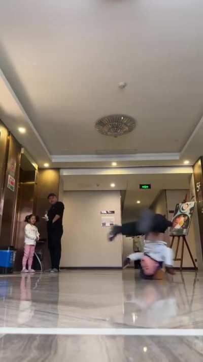 This kid dancing is incredible