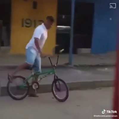 WCGW trying to steal a bike?