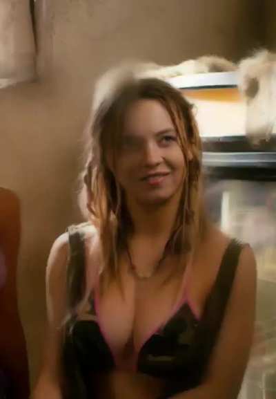 Sydney Sweeney | "Dead Ant"