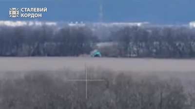 Border guards of the "Steel Kordon" Offensive Guard Brigade hit a excavator that the Russians were using to fortify their positions in the Kharkiv region.  (Published on 01/March/2024)