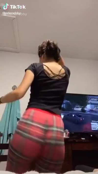 Damn! That ass jiggle 🤪