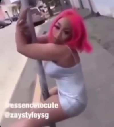 ⠀