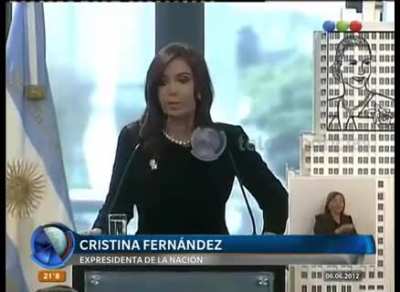 No veia a su secretario y jardinero comprandose departamentos en EEUU como si fueran caramelos, pero veia y denunicaba por cadena Nacional a un abuelito cambiando 50 dolares?