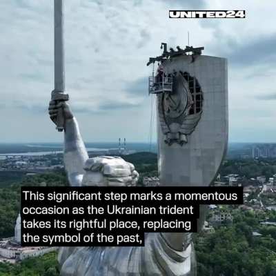 In Kyiv, dismantling the "hammer and sickle" emblem from the iconic "Mother-Motherland" statue has commenced