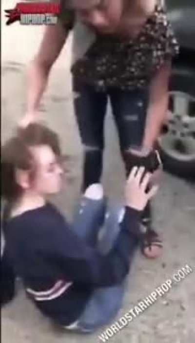 looney goon pulls up on her ex&rsquo;s SO and FaceTimes the dude during the beatdown