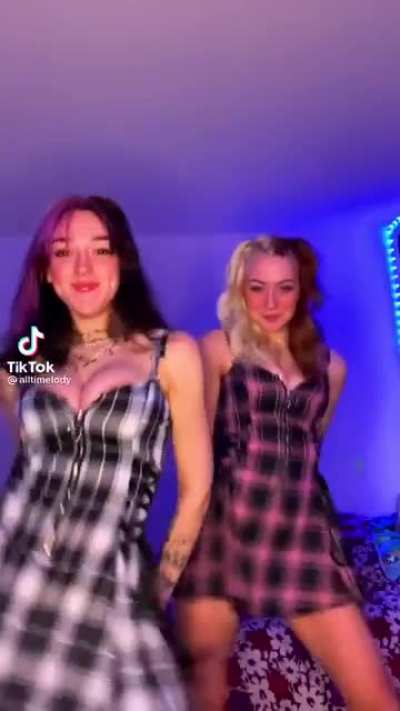 Holy shit this is hot 🥵