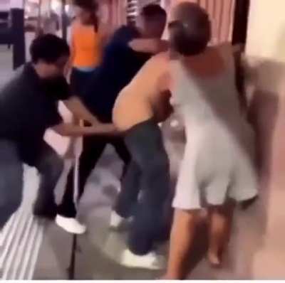 el vecino santiague&ntilde;o en las peleas.