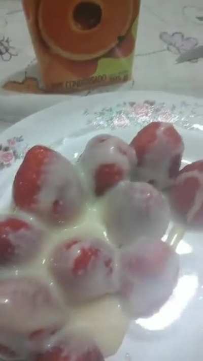 3 pães e duas marmitas TAAAAPORRA