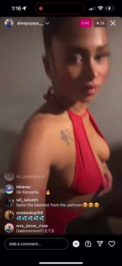 Yaya with the gangcheeks out &eth;