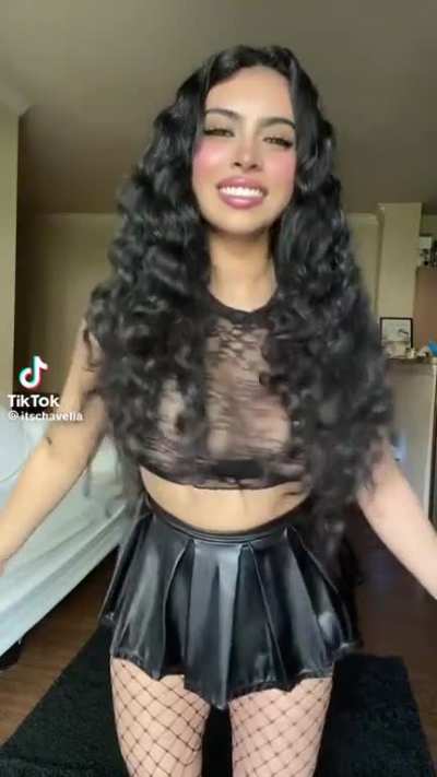 @itschavella