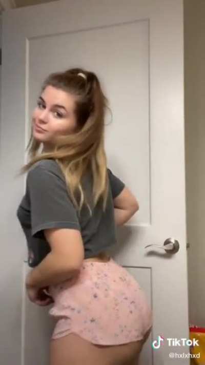 That ass and navel tho😳