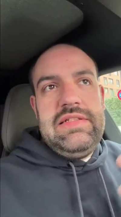 a Paco le pica