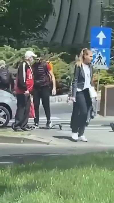 Cand te mananca, te scarpina altii.