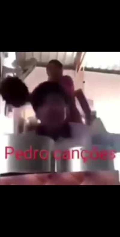 Muleque &eacute; brabo