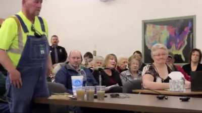 Nebraska farmer asks pro fracking committee to drink water from a fracking zone, and they can&rsquo;t answer the question