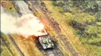 Paratroopers of the 79th air assault brigade destroy 3 Russian tanks near Maryinka, Donbas.